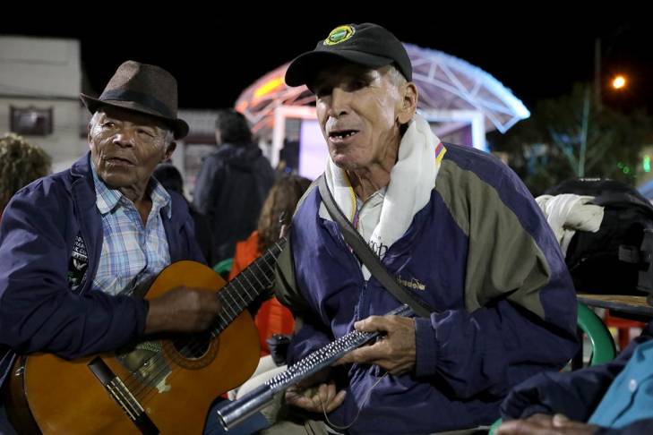 2 colombians sing on a Truth commission event 2 colombians sing on a Truth commission event