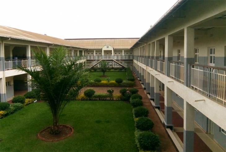 Bâtiment qui accueille les services de réinsertion sociale, au siège de la Fondation Panzi Bâtiment qui accueille les services de réinsertion sociale, au siège de la Fondation Panzi
