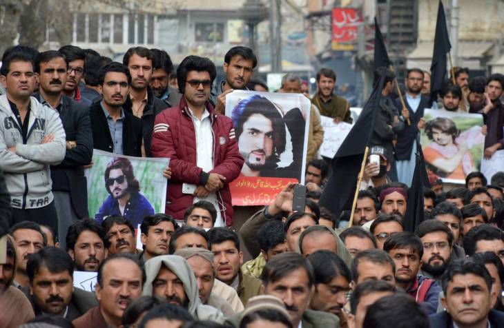 Des manifestants pakistanais se rassemblent à la suite du meurtre de Naqeebullah Mehsud Des manifestants pakistanais se rassemblent à la suite du meurtre de Naqeebullah Mehsud