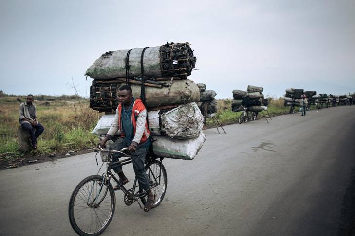 Cyclist carrying coal to Goma